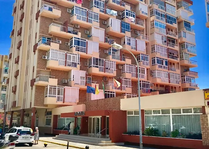 Apartamento Edificio Agata מלון *